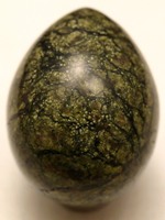 Минеральный камень серпентин (змеевик)